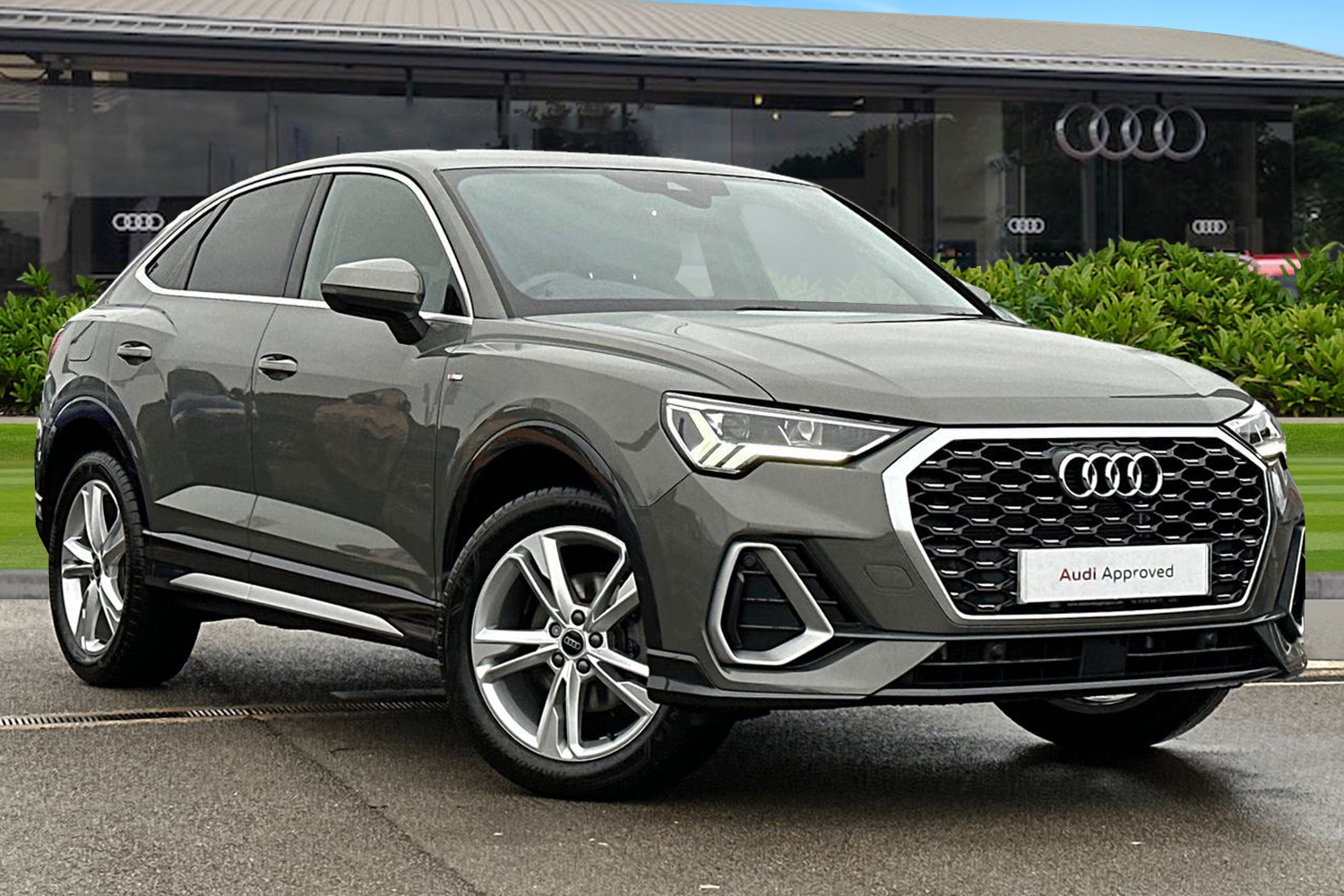 Main listing image - Audi Q3