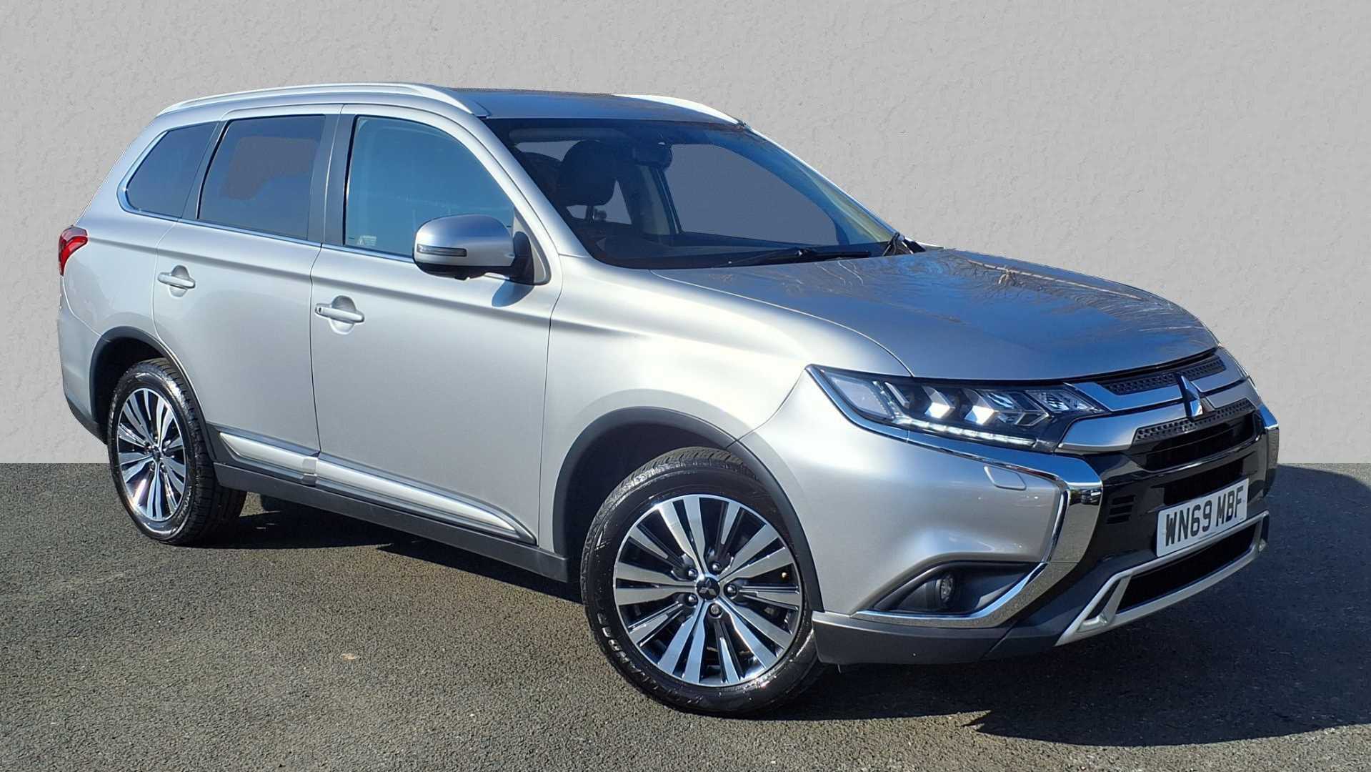 Main listing image - Mitsubishi Outlander