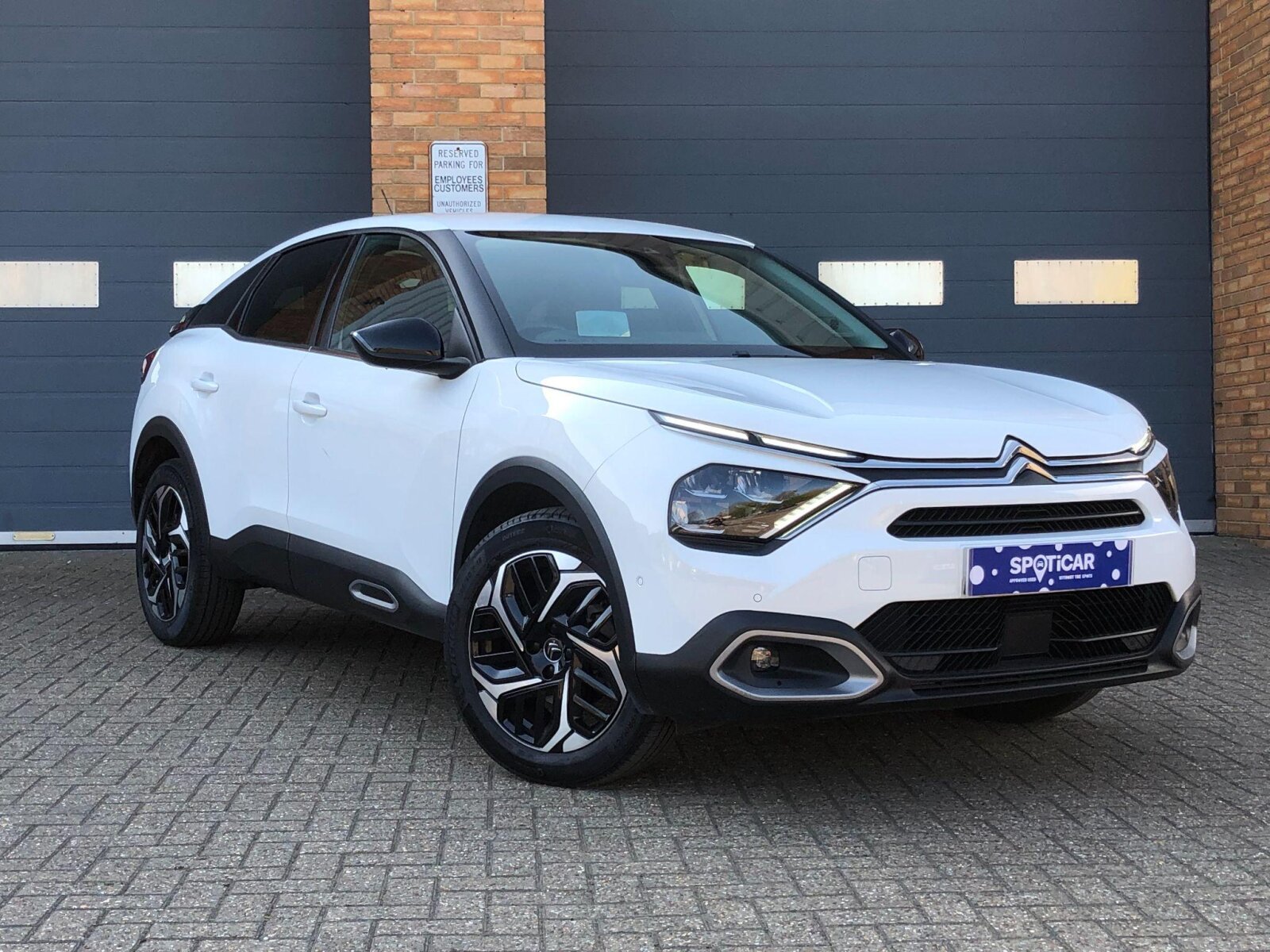 Main listing image - Citroen C4