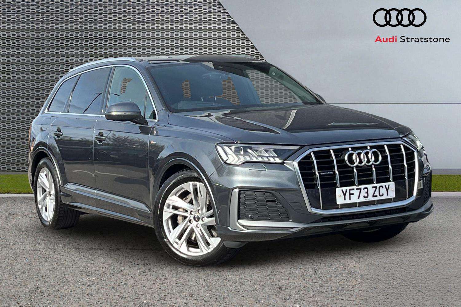Main listing image - Audi Q7