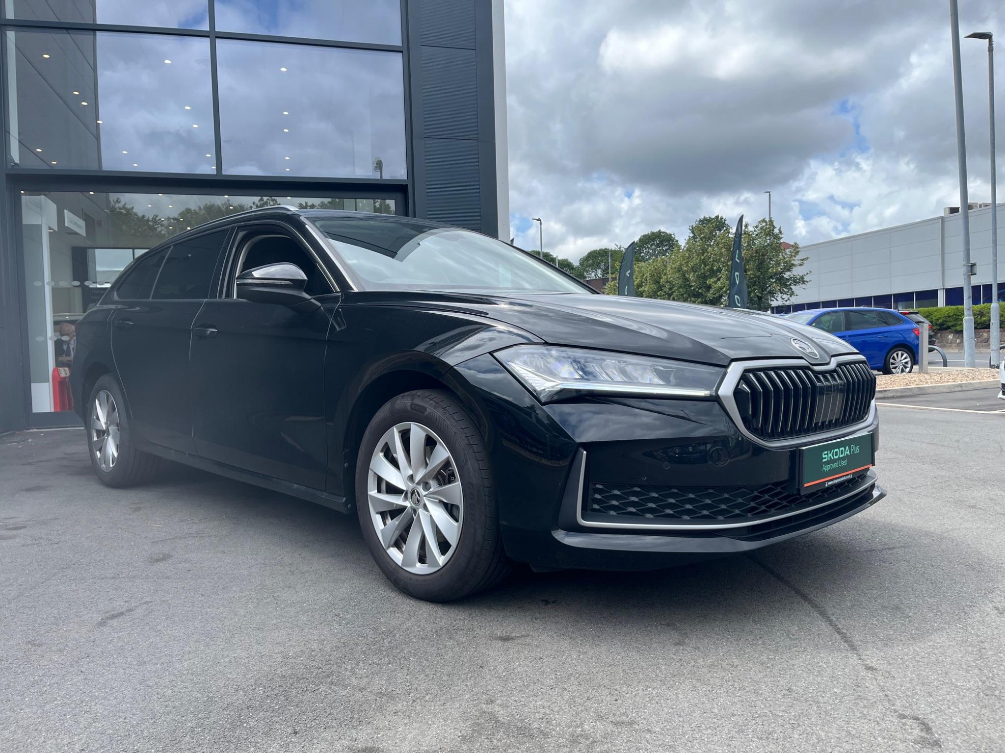 Main listing image - Skoda Superb Estate
