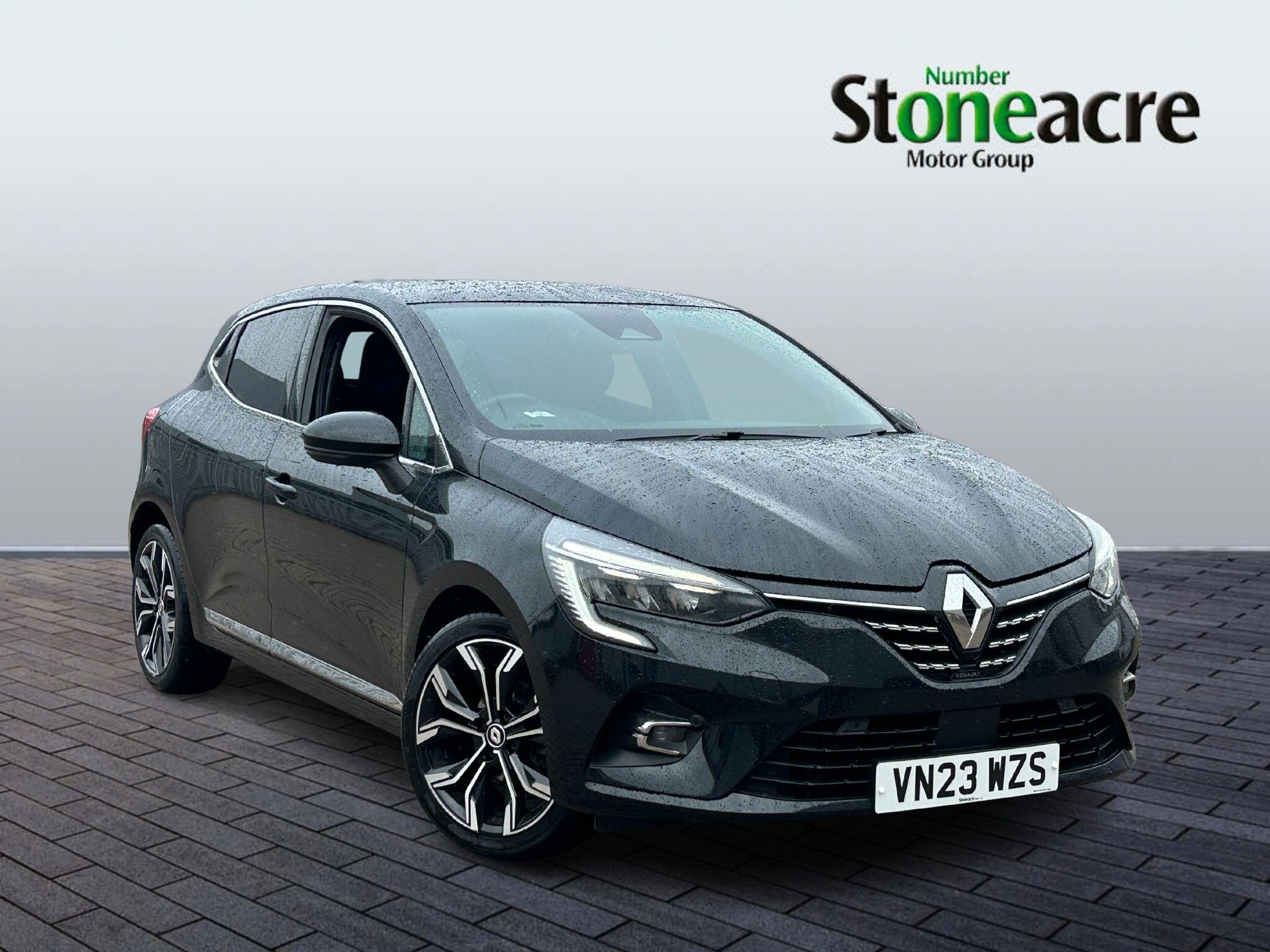 Main listing image - Renault Clio