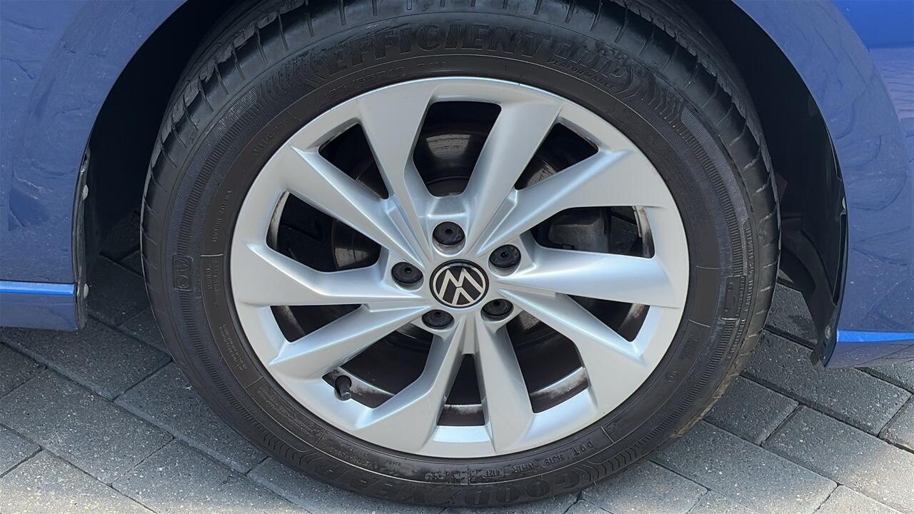 Main listing image - Volkswagen Polo