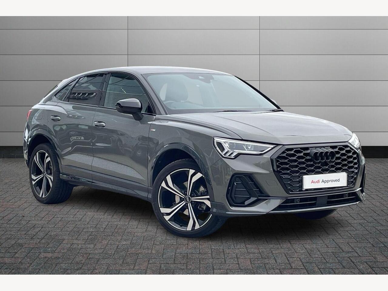 Main listing image - Audi Q3