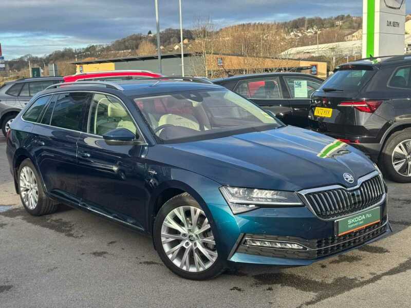 Main listing image - Skoda Superb Estate