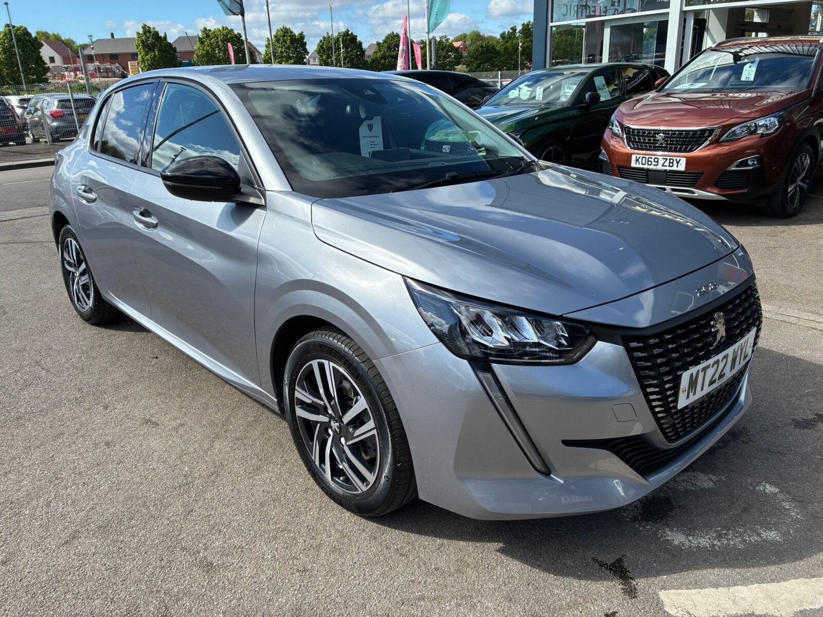 Main listing image - Peugeot 208