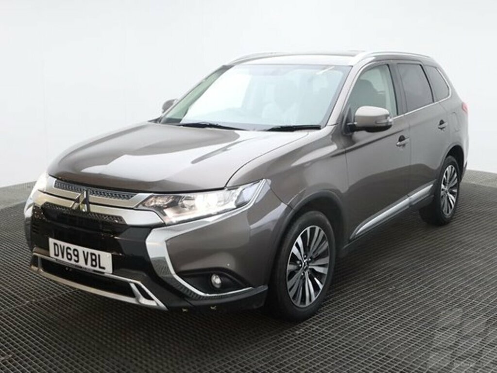 Main listing image - Mitsubishi Outlander