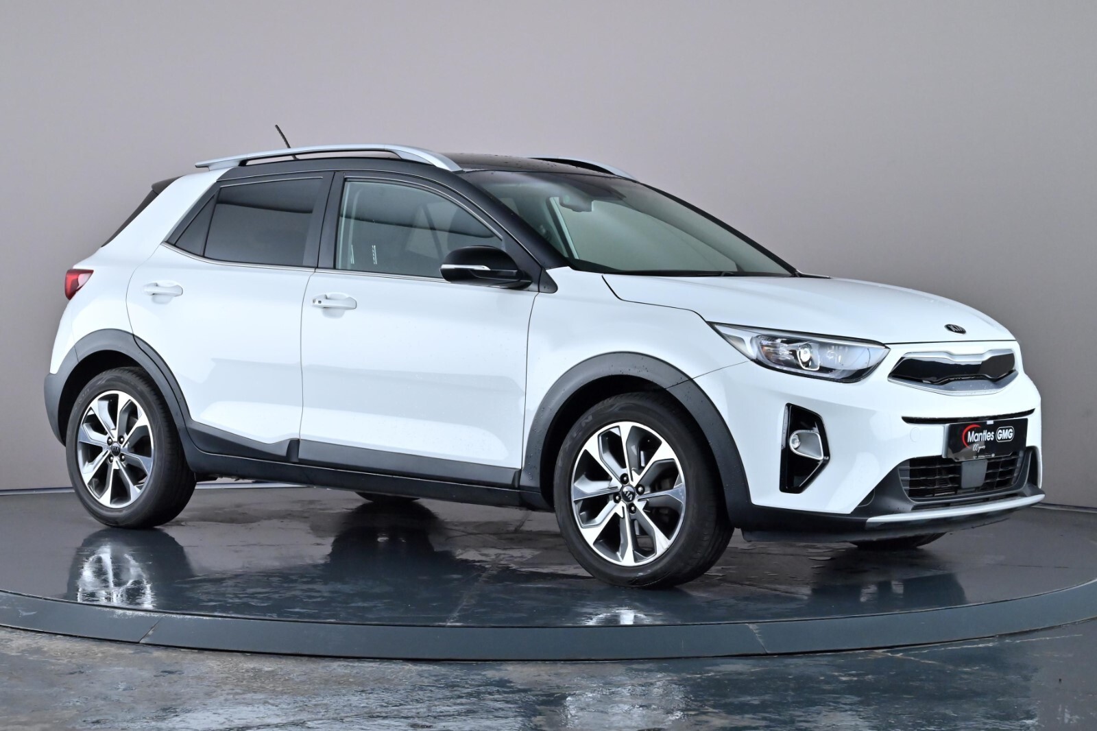 Main listing image - Kia Stonic