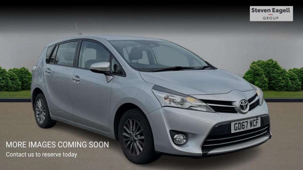 Main listing image - Toyota Verso