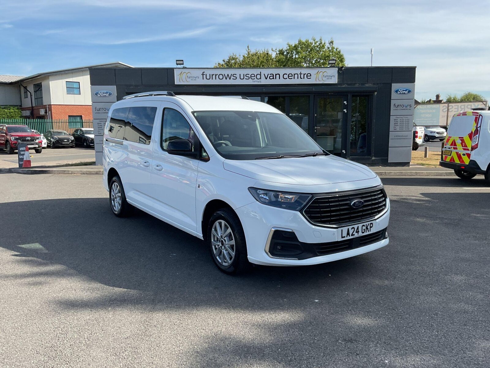 Main listing image - Ford Tourneo Connect