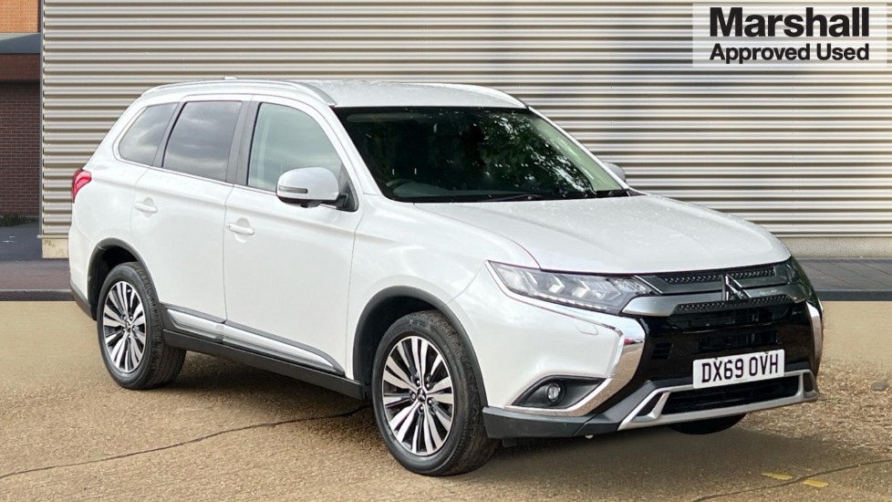 Main listing image - Mitsubishi Outlander