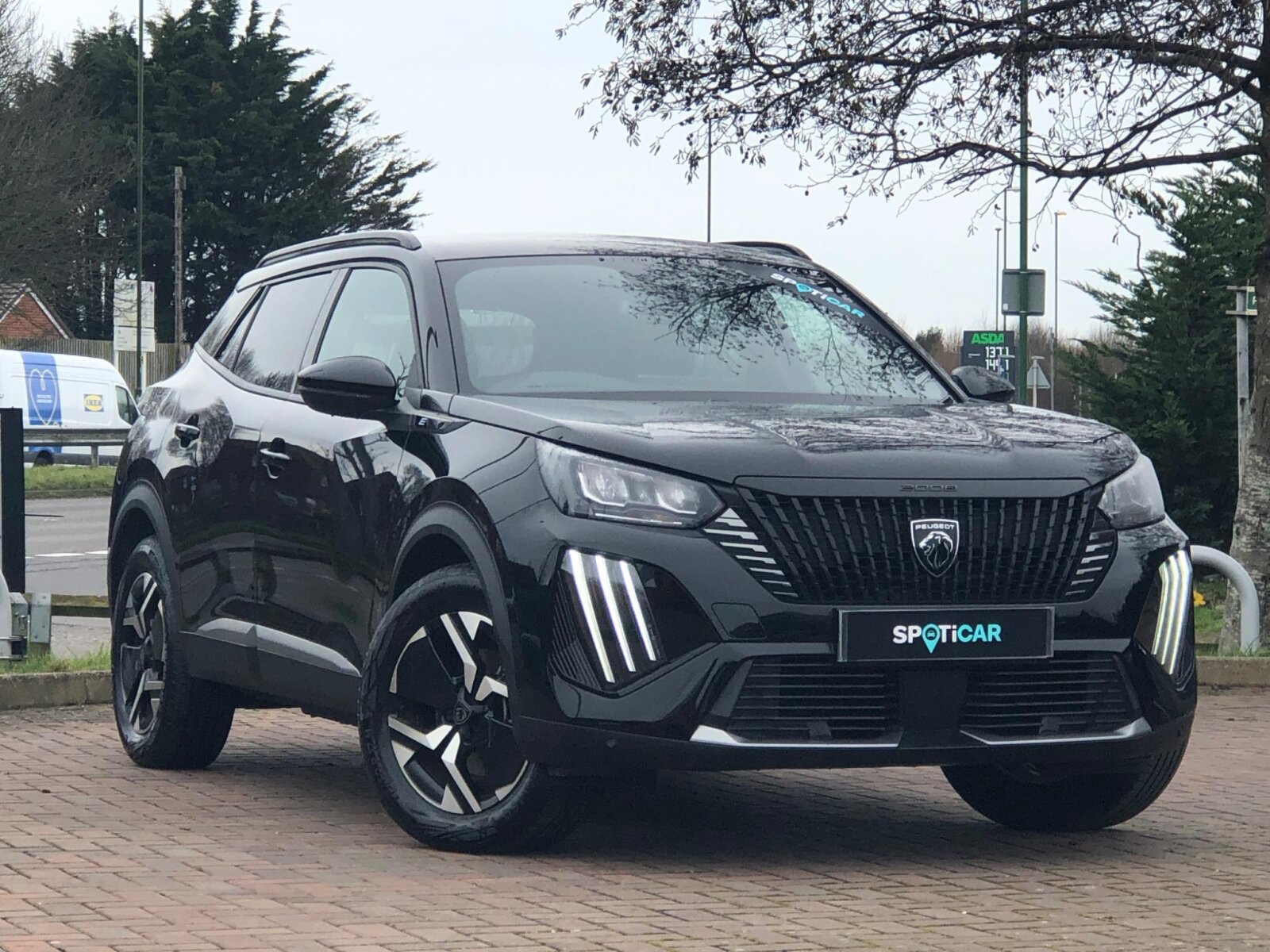 Main listing image - Peugeot e-2008