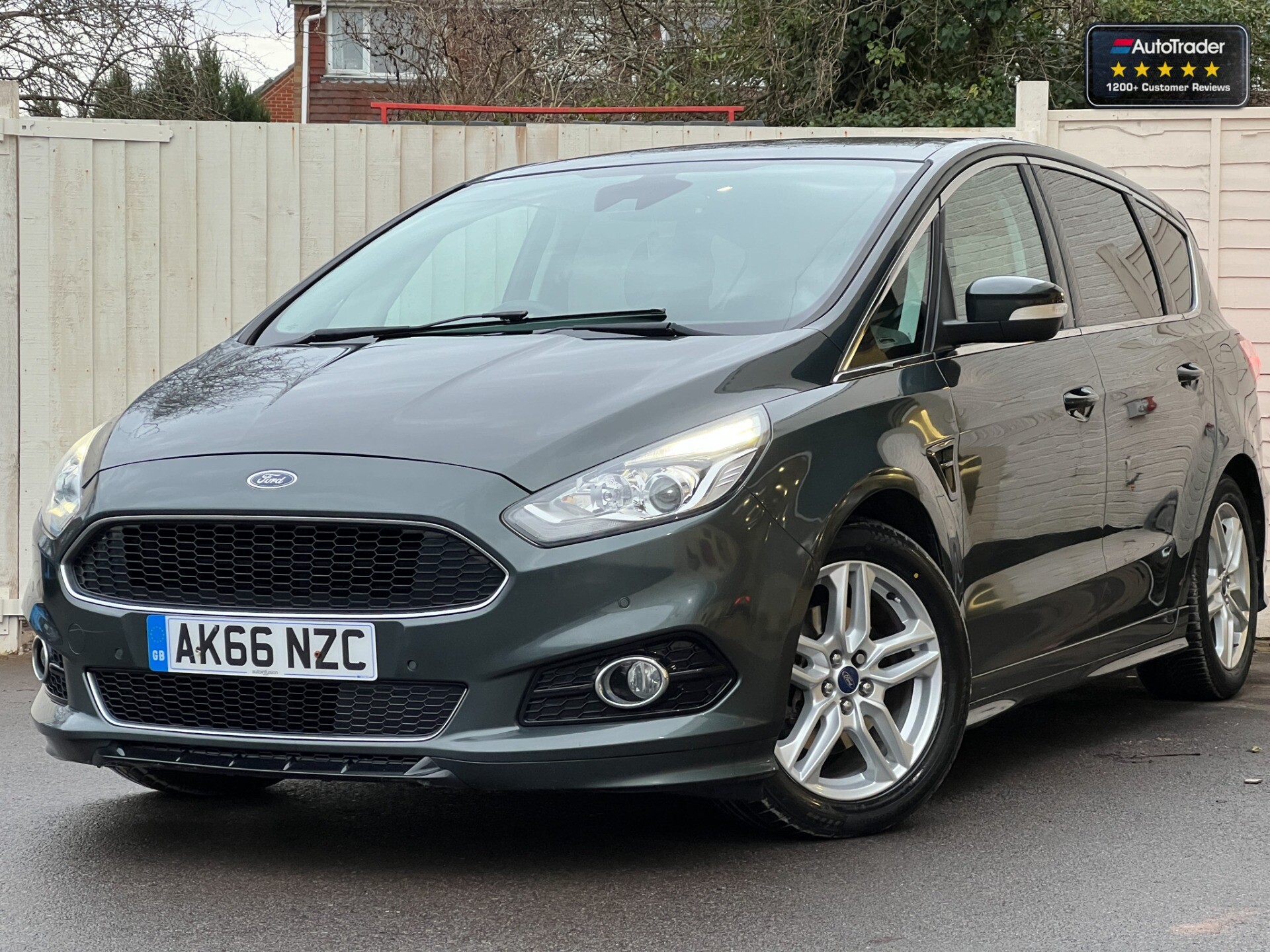 Main listing image - Ford S-MAX