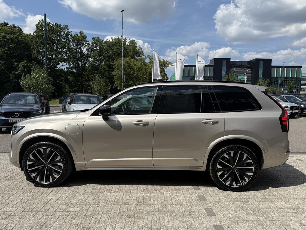 Main listing image - Volvo XC90