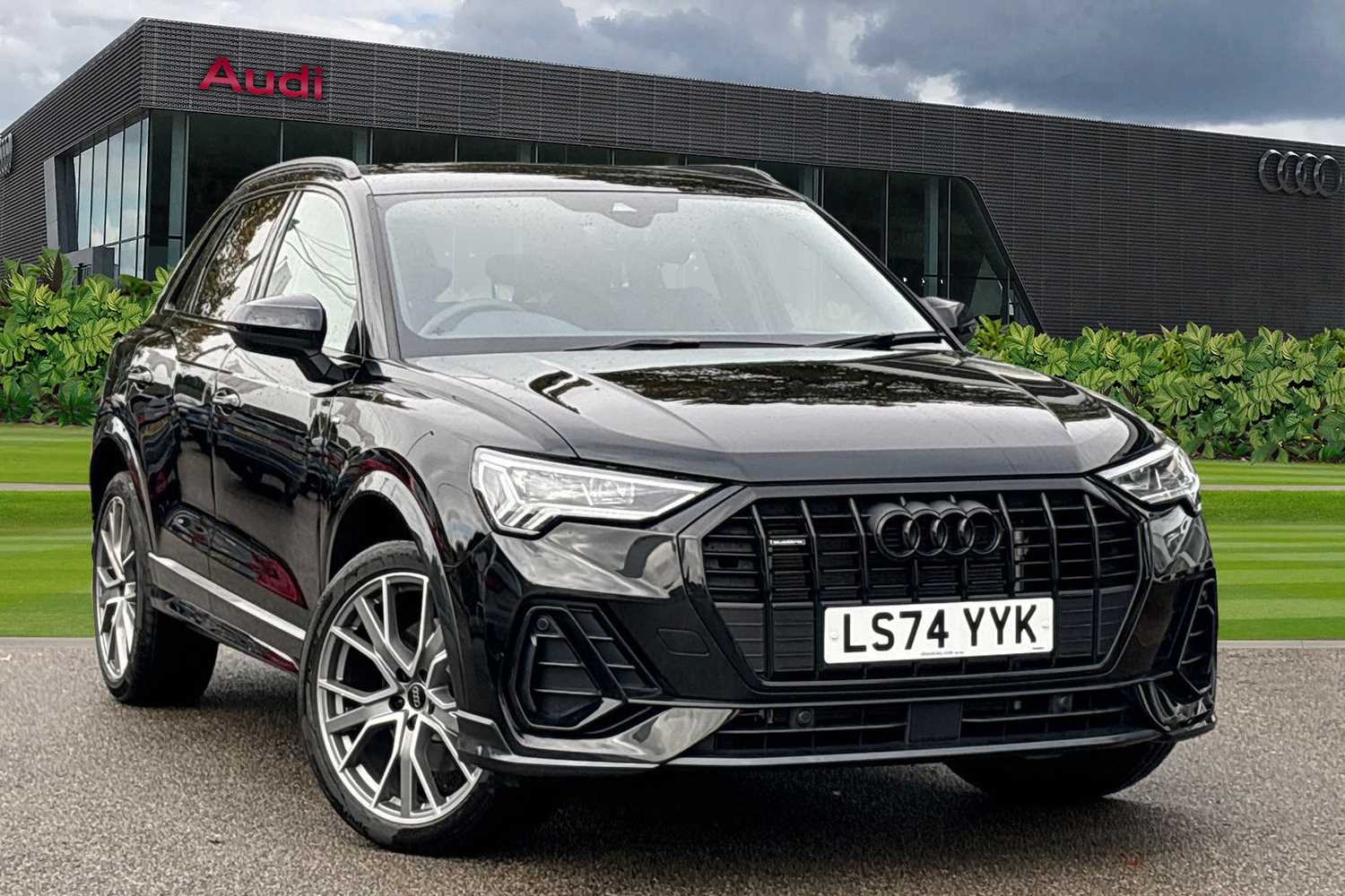 Main listing image - Audi Q3