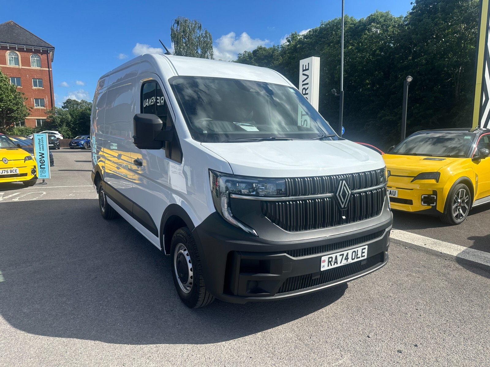Main listing image - Renault Master