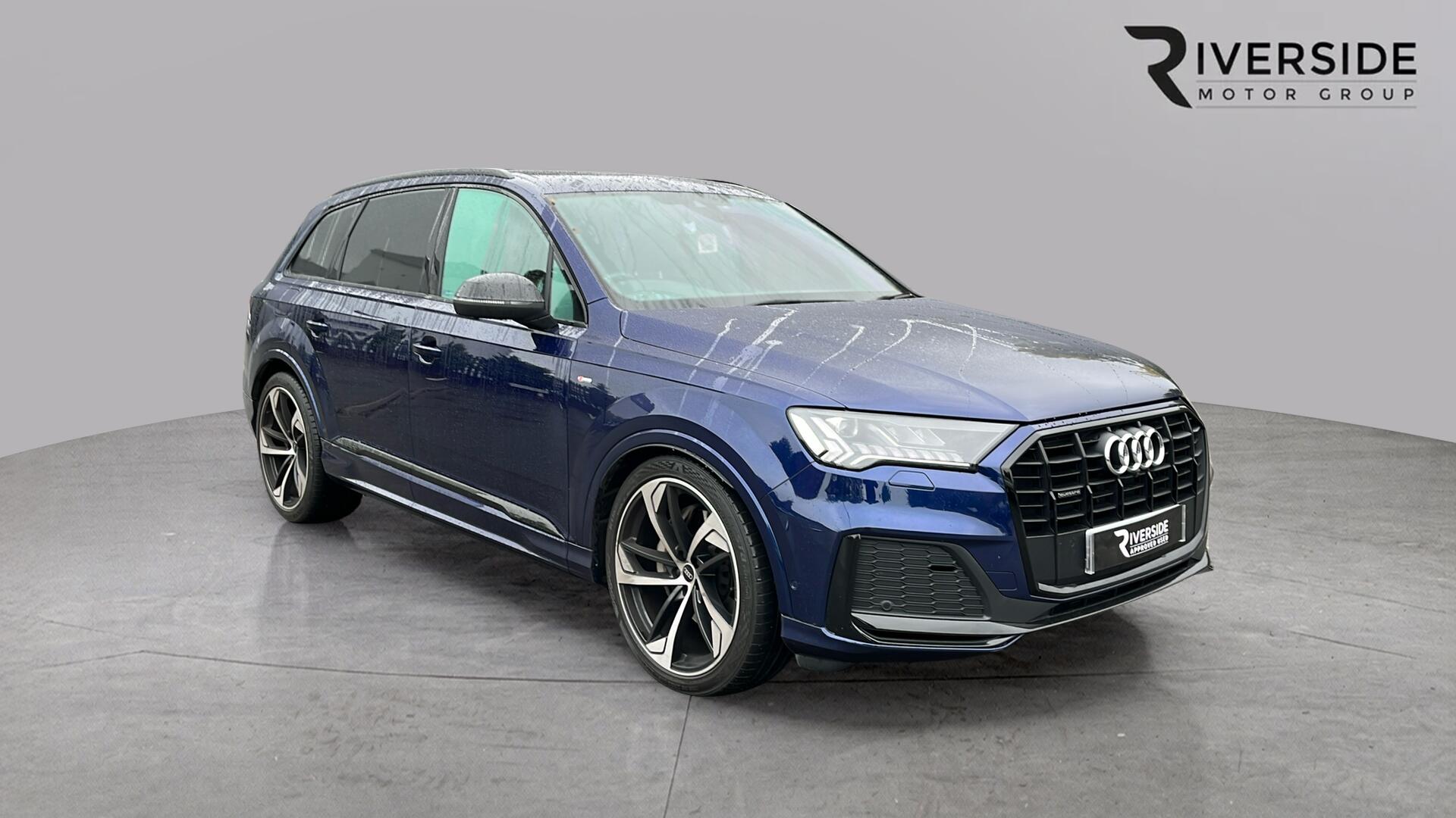 Main listing image - Audi Q7