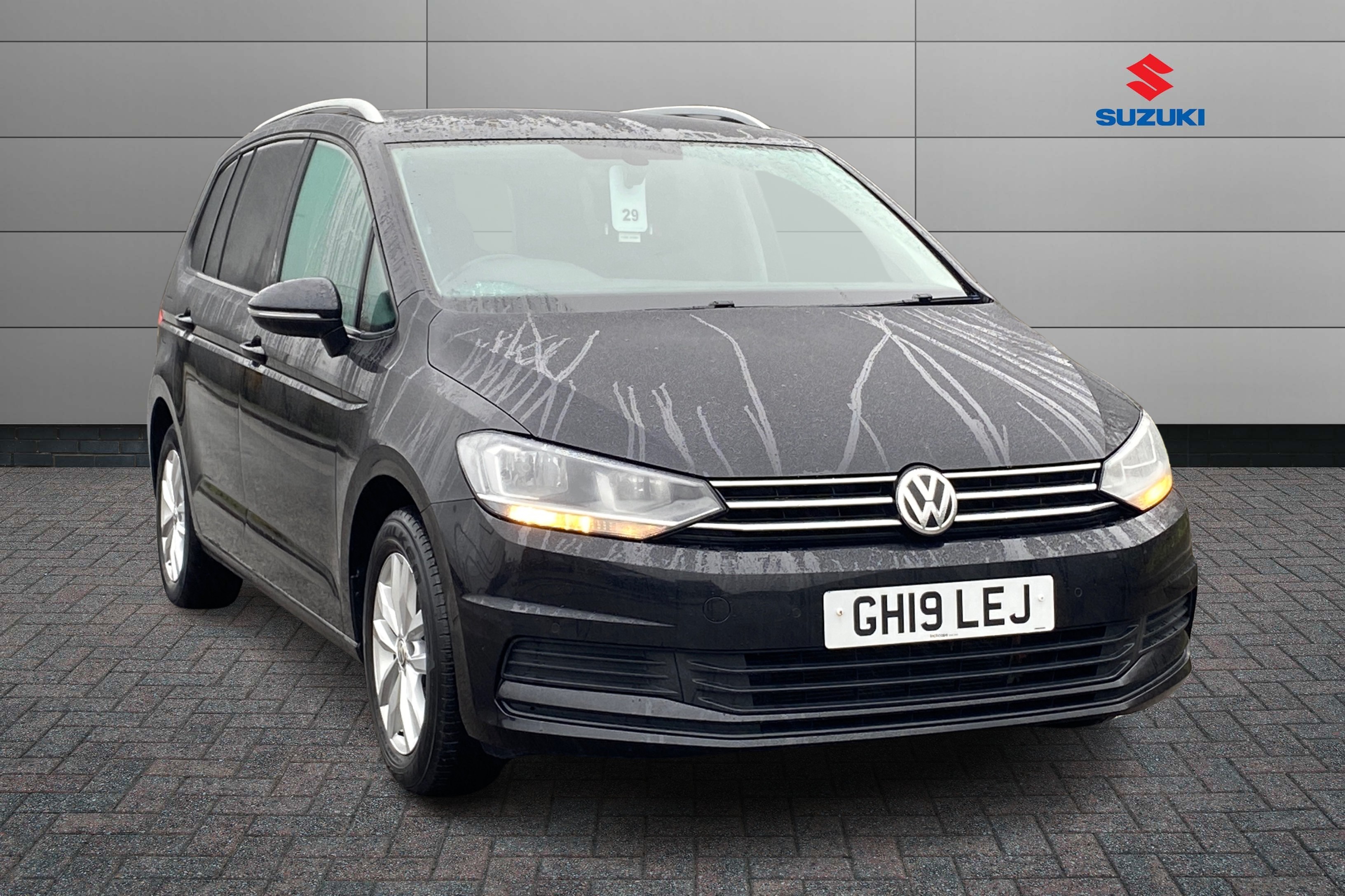 Main listing image - Volkswagen Touran