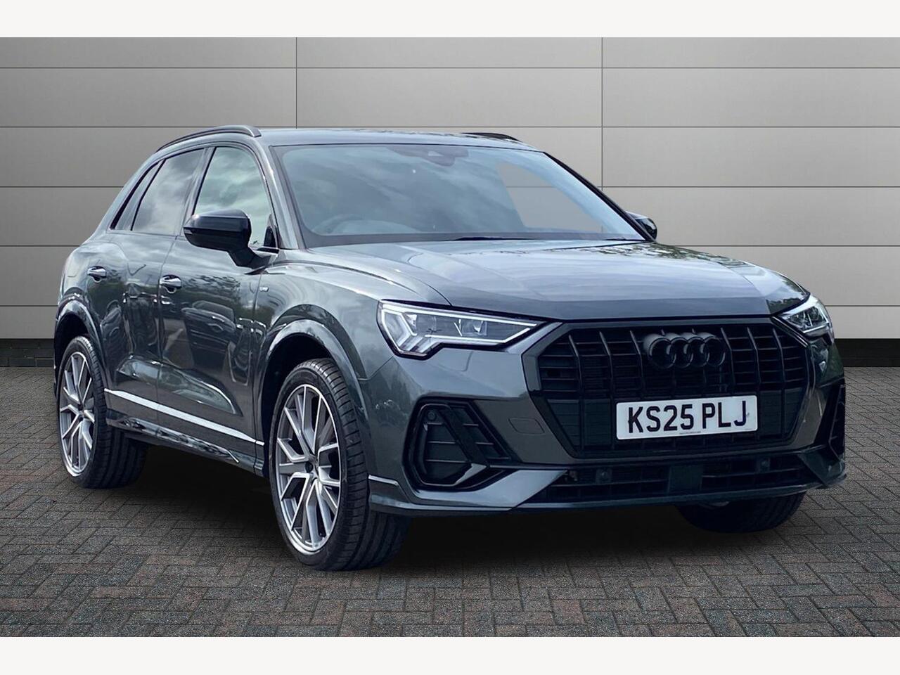 Main listing image - Audi Q3