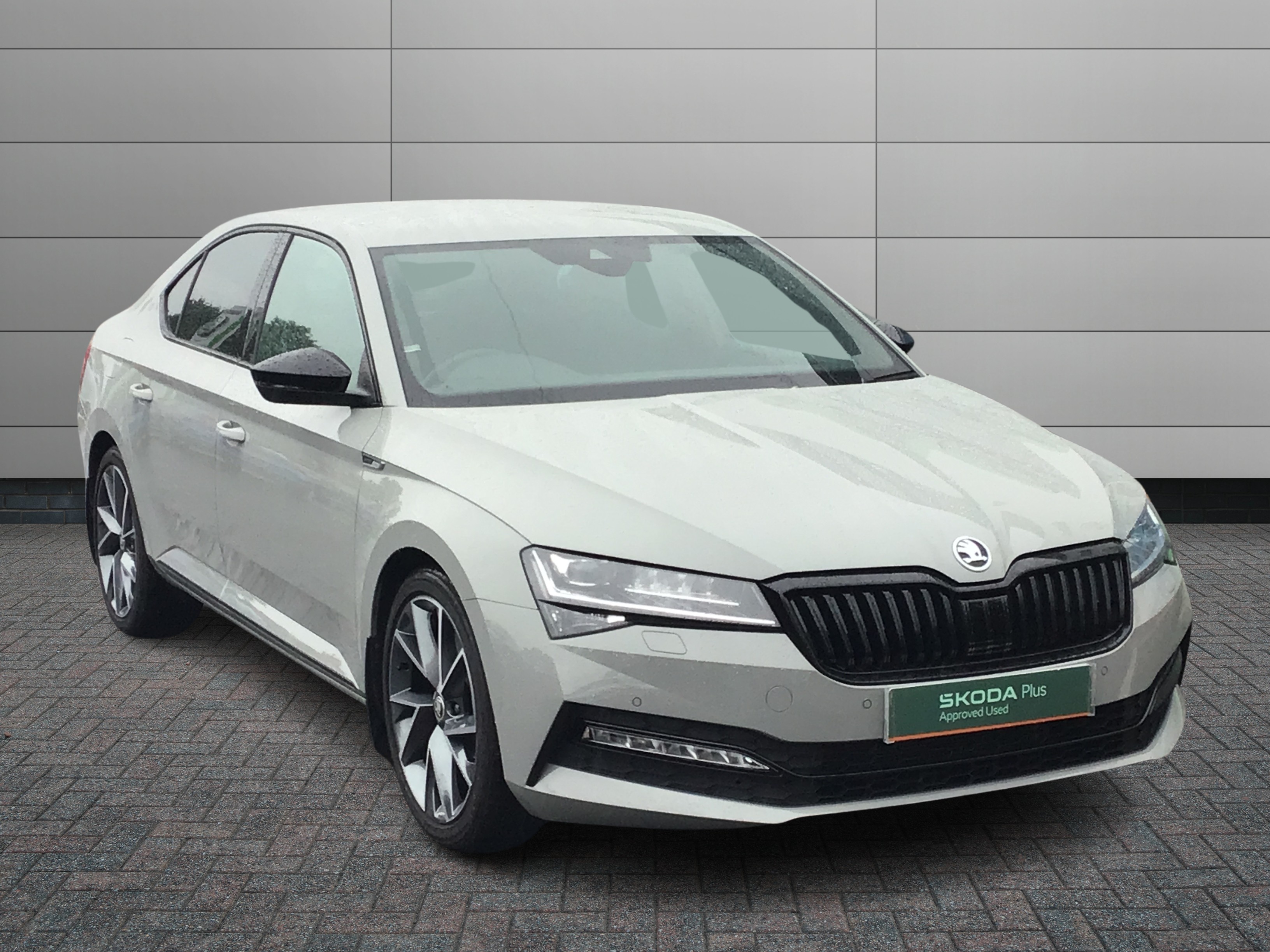 Main listing image - Skoda Superb