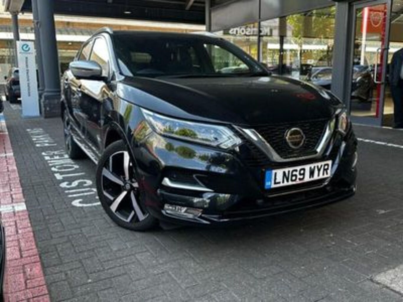 Main listing image - Nissan Qashqai