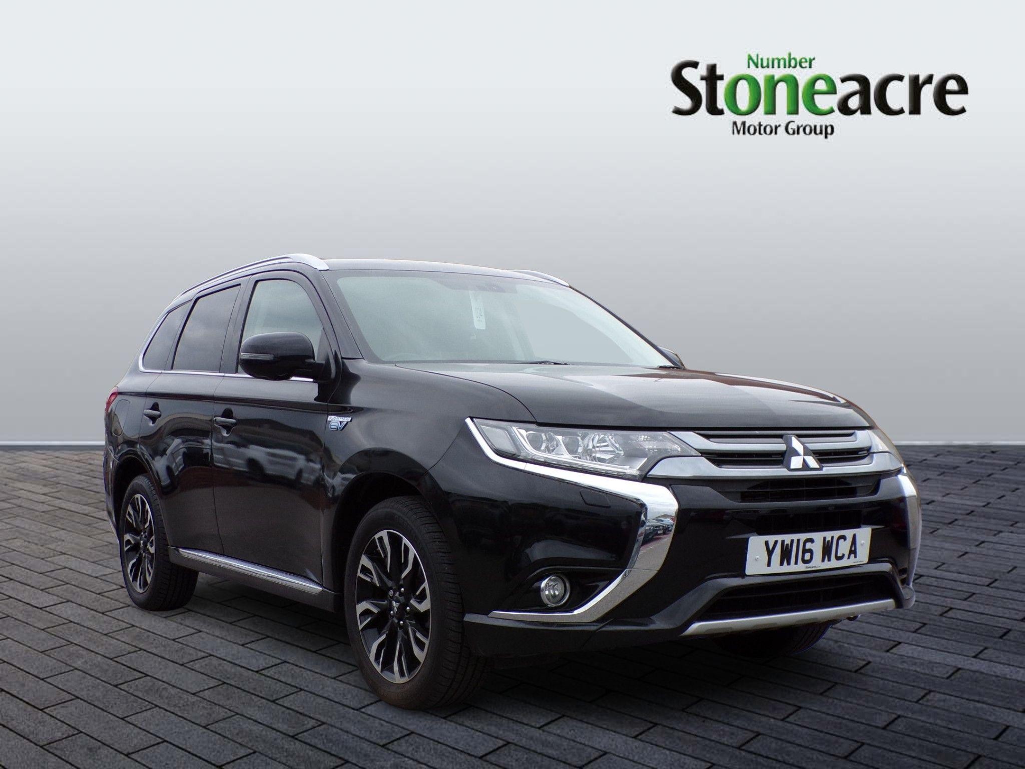 Main listing image - Mitsubishi Outlander
