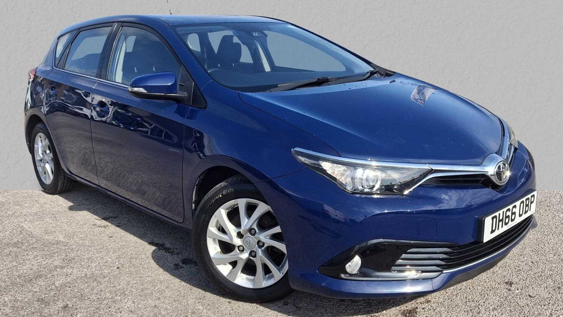 Main listing image - Toyota Auris