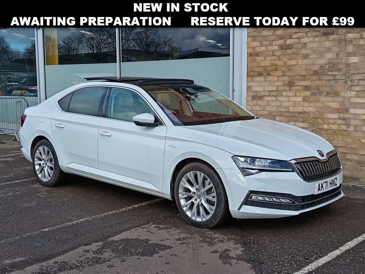 Main listing image - Skoda Superb