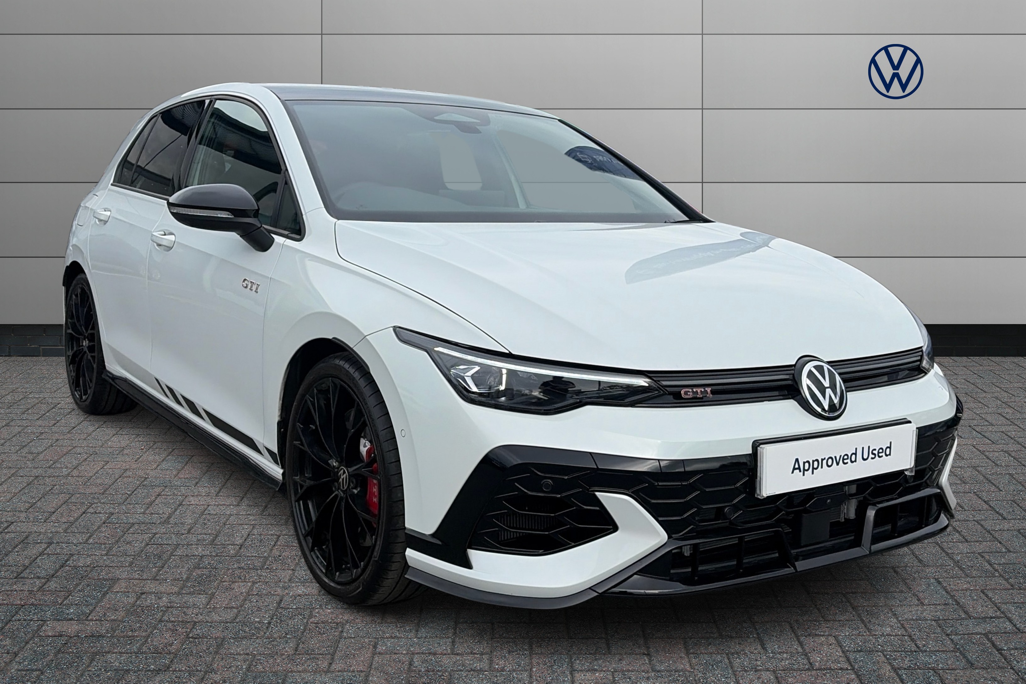 Main listing image - Volkswagen Golf