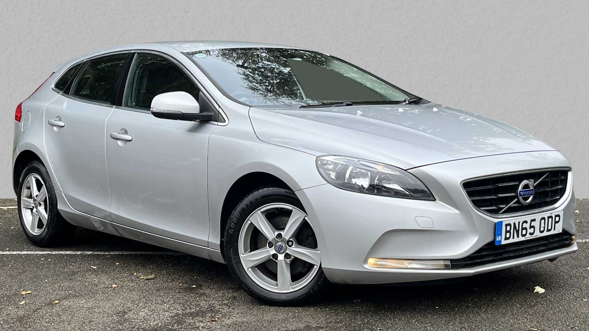 Main listing image - Volvo V40