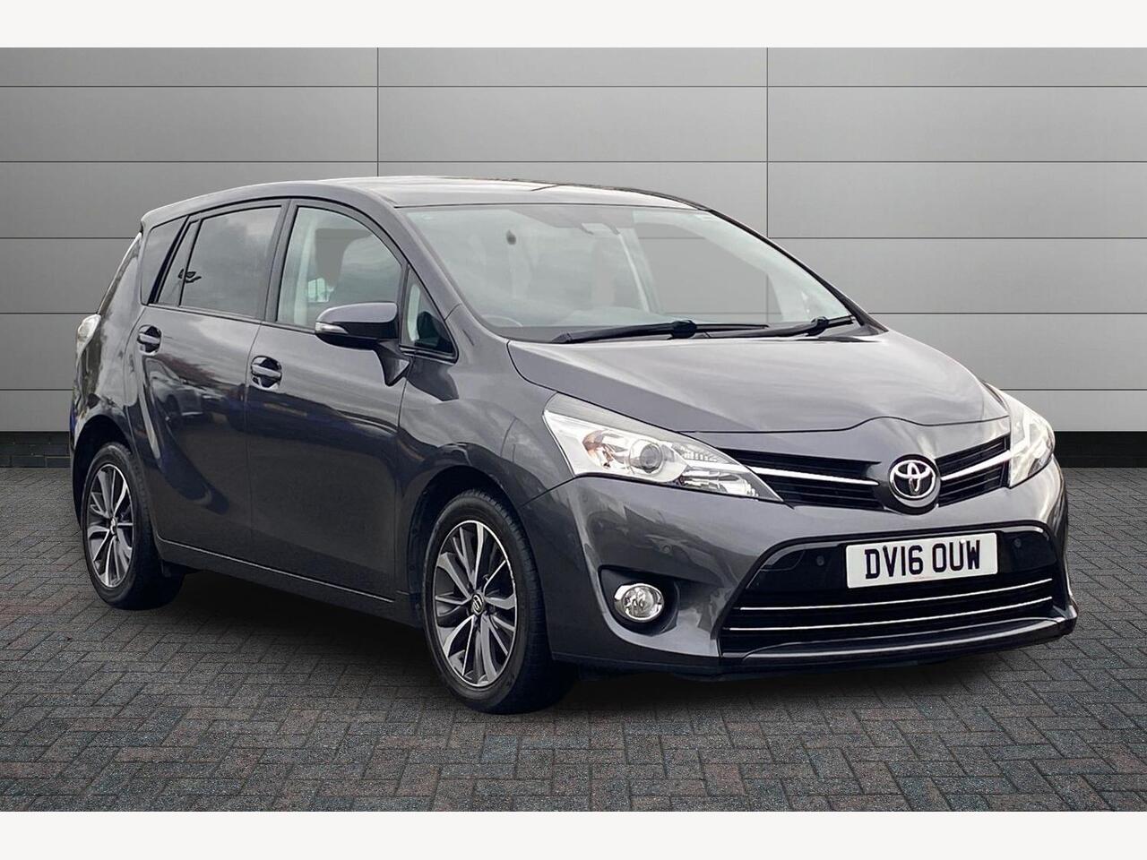 Main listing image - Toyota Verso