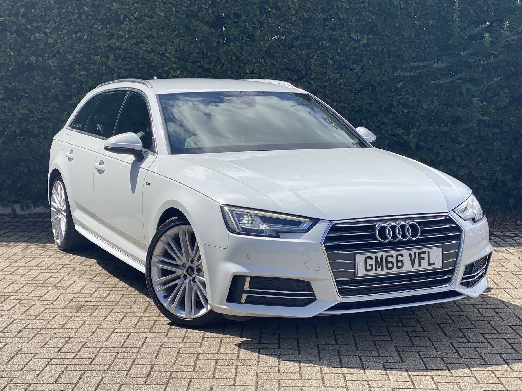 Main listing image - Audi A4 Avant