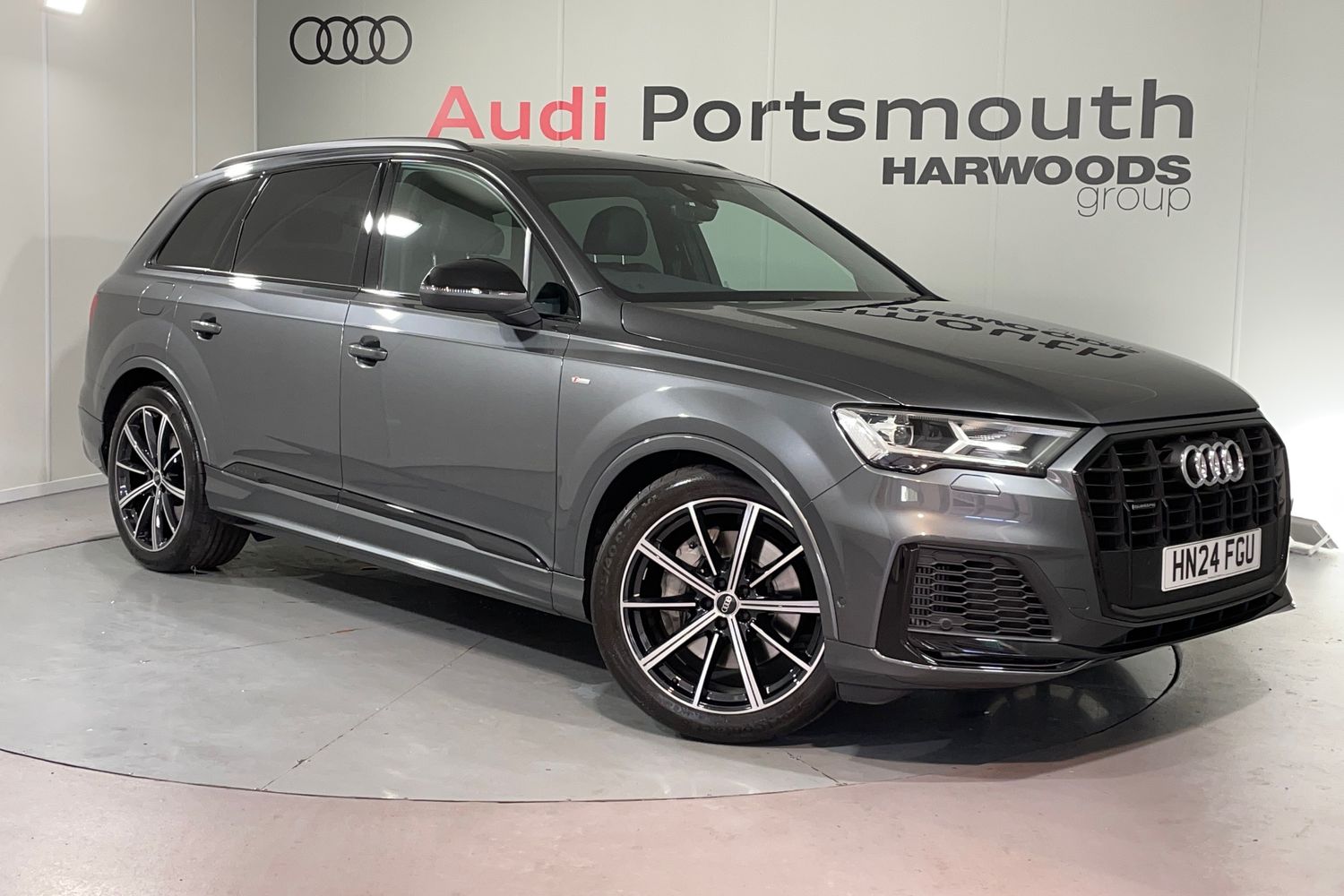 Main listing image - Audi Q7