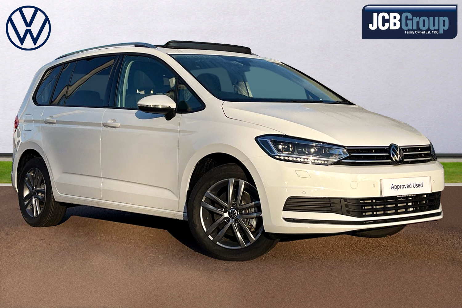 Main listing image - Volkswagen Touran