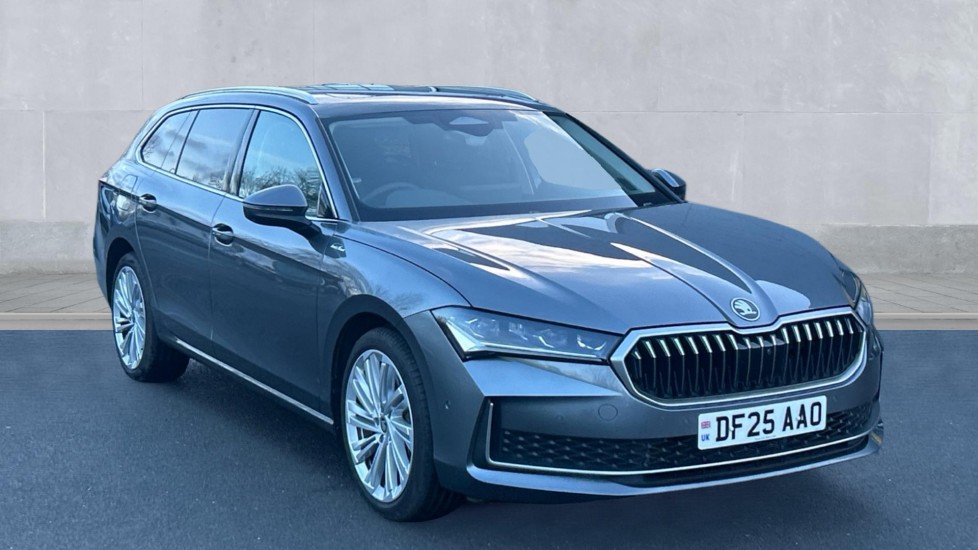 Main listing image - Skoda Superb Estate