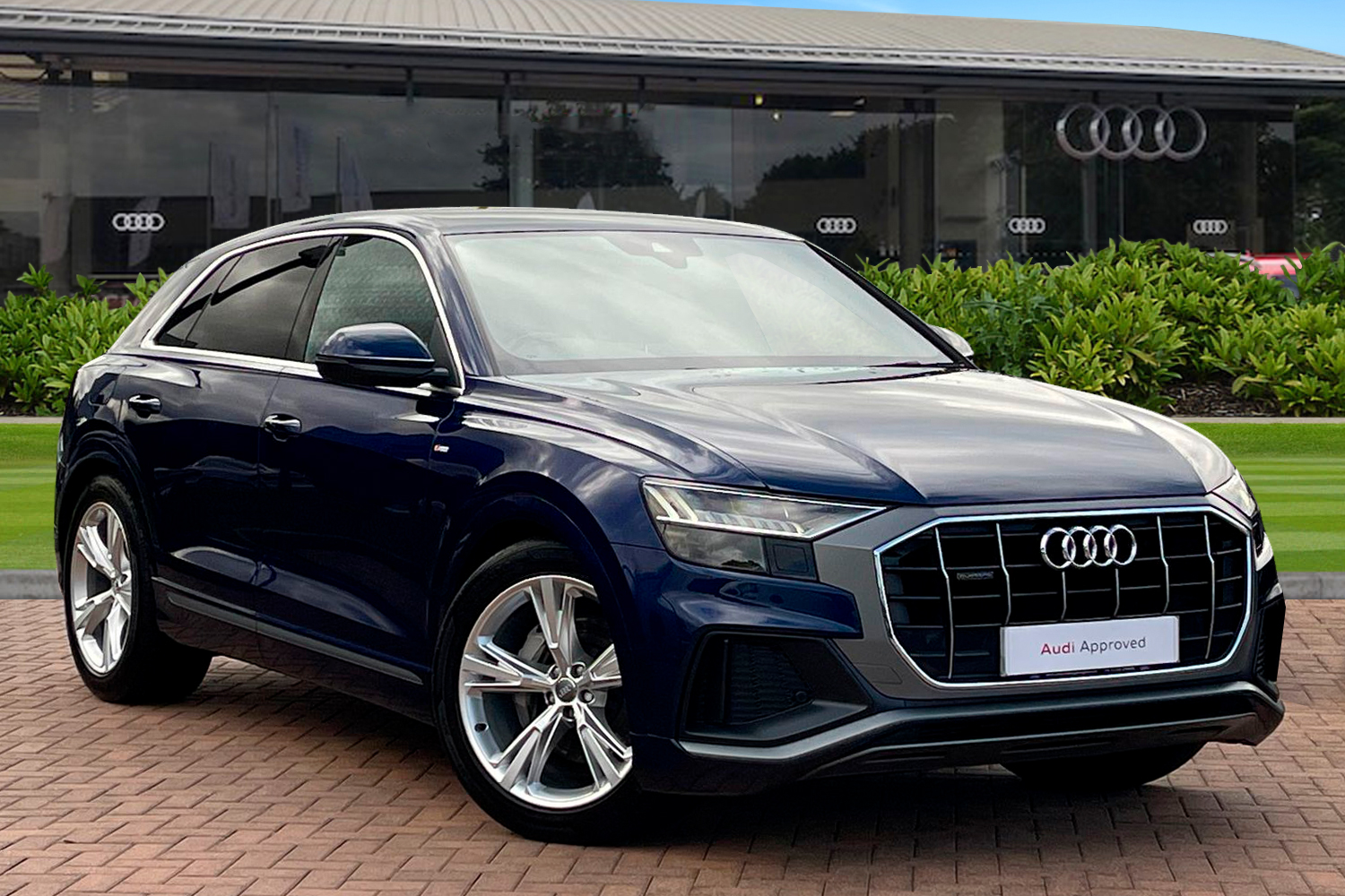 Main listing image - Audi Q7