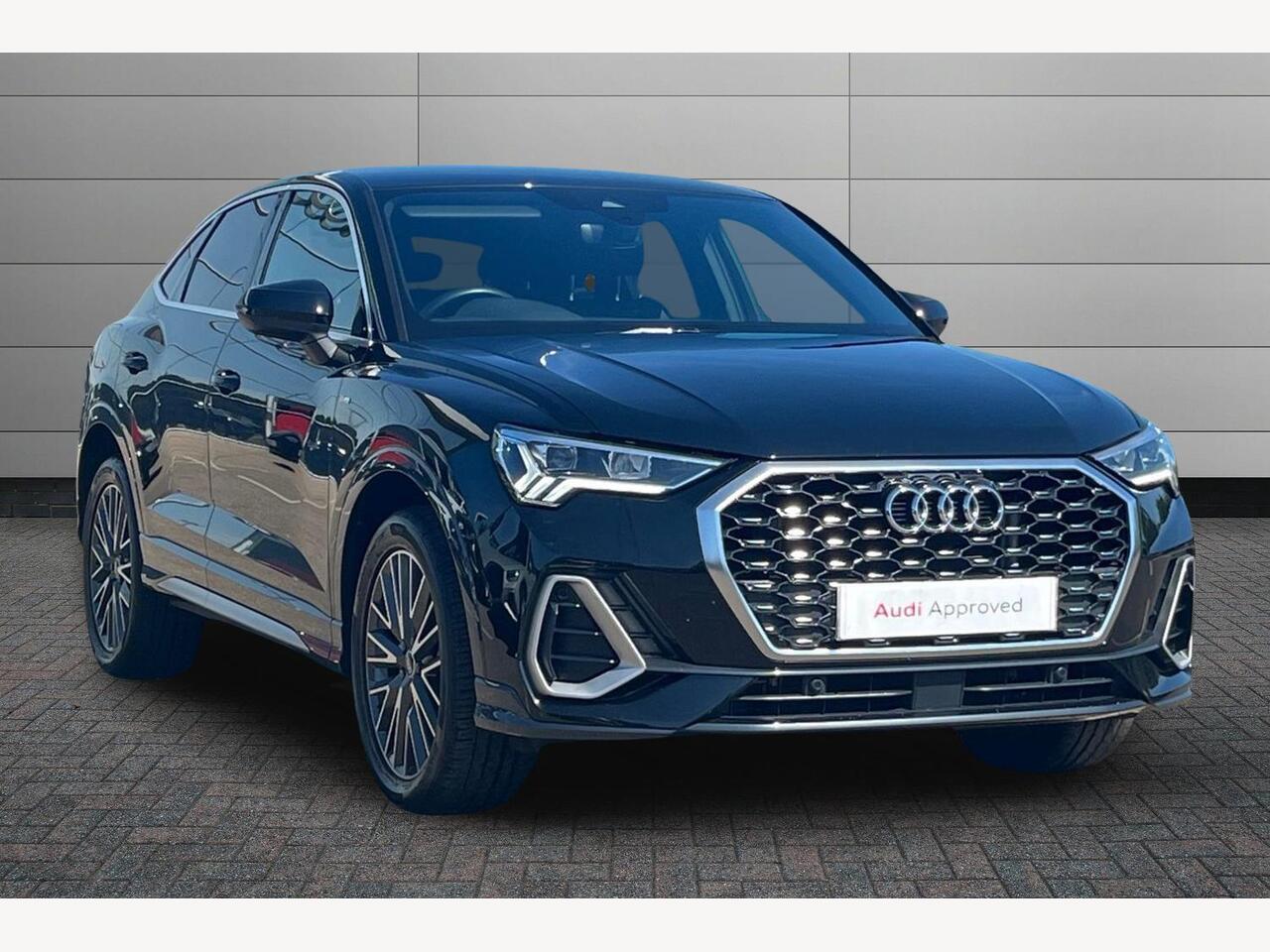 Main listing image - Audi Q3