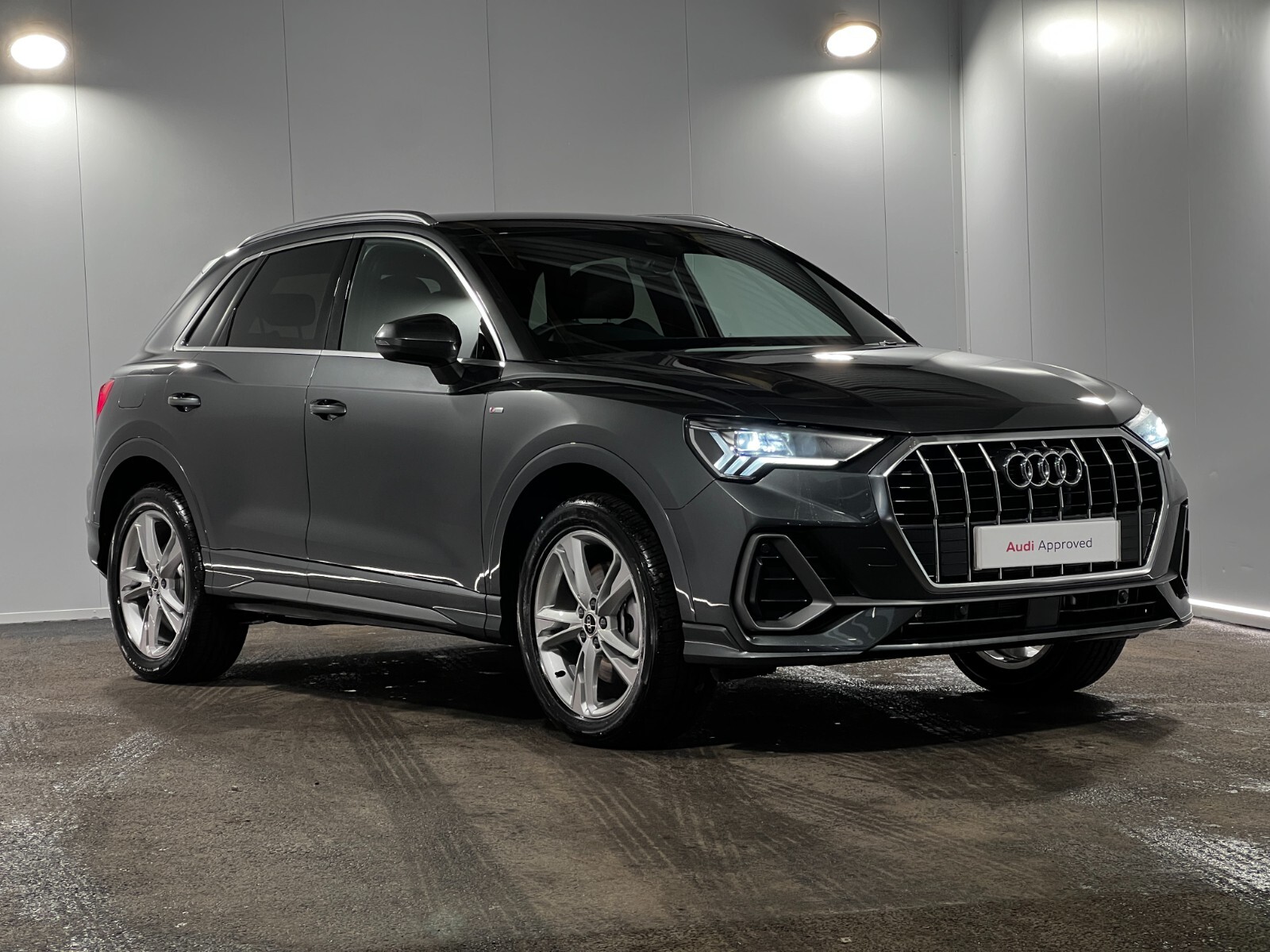 Main listing image - Audi Q3