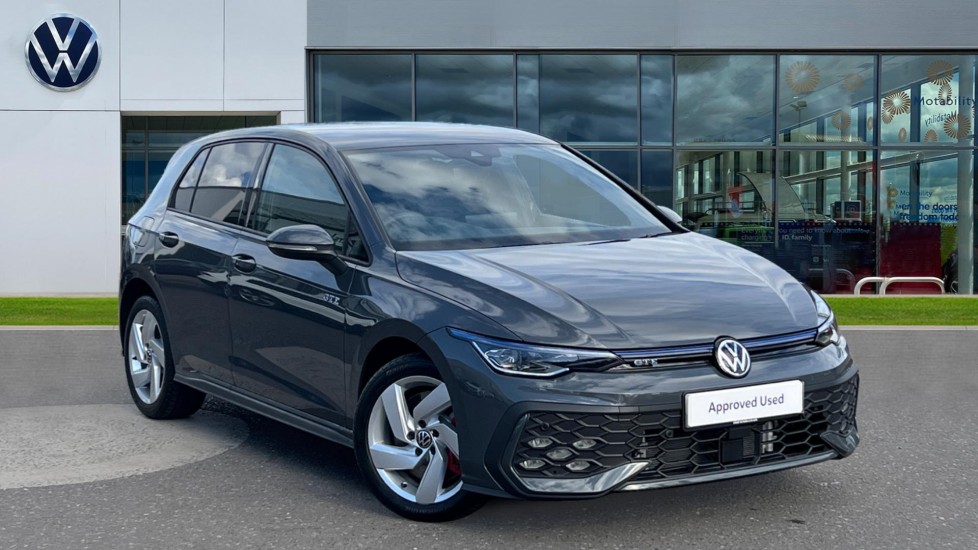 Main listing image - Volkswagen Golf GTE