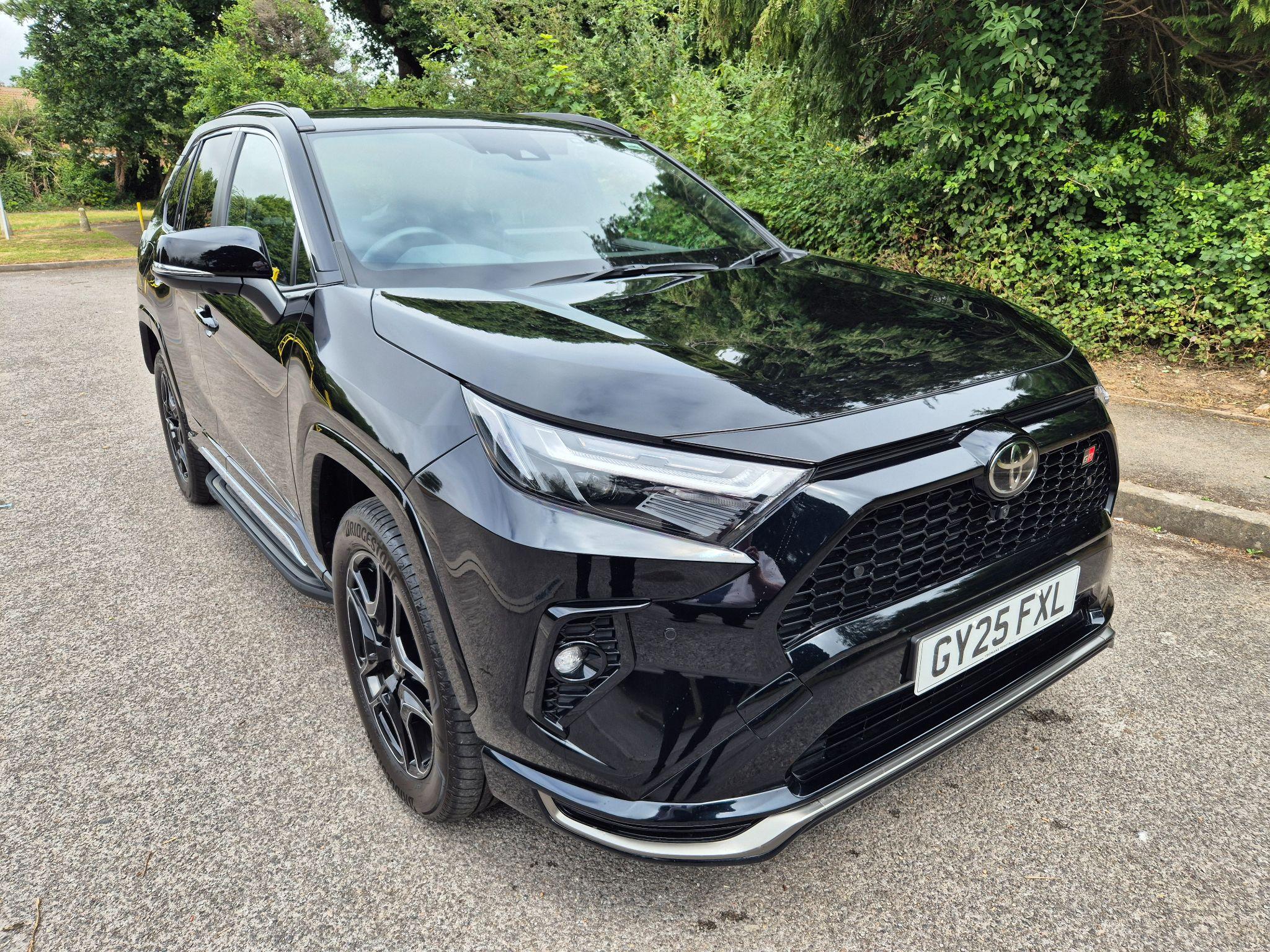 Main listing image - Toyota RAV4