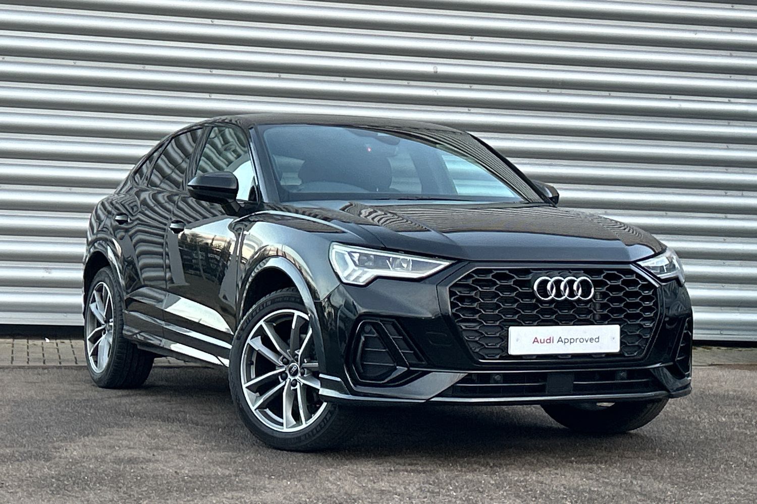 Main listing image - Audi Q3