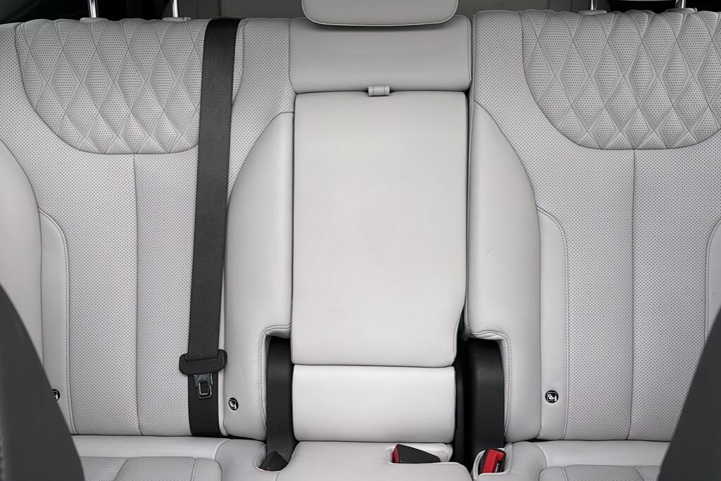 Main listing image - Hyundai Santa Fe