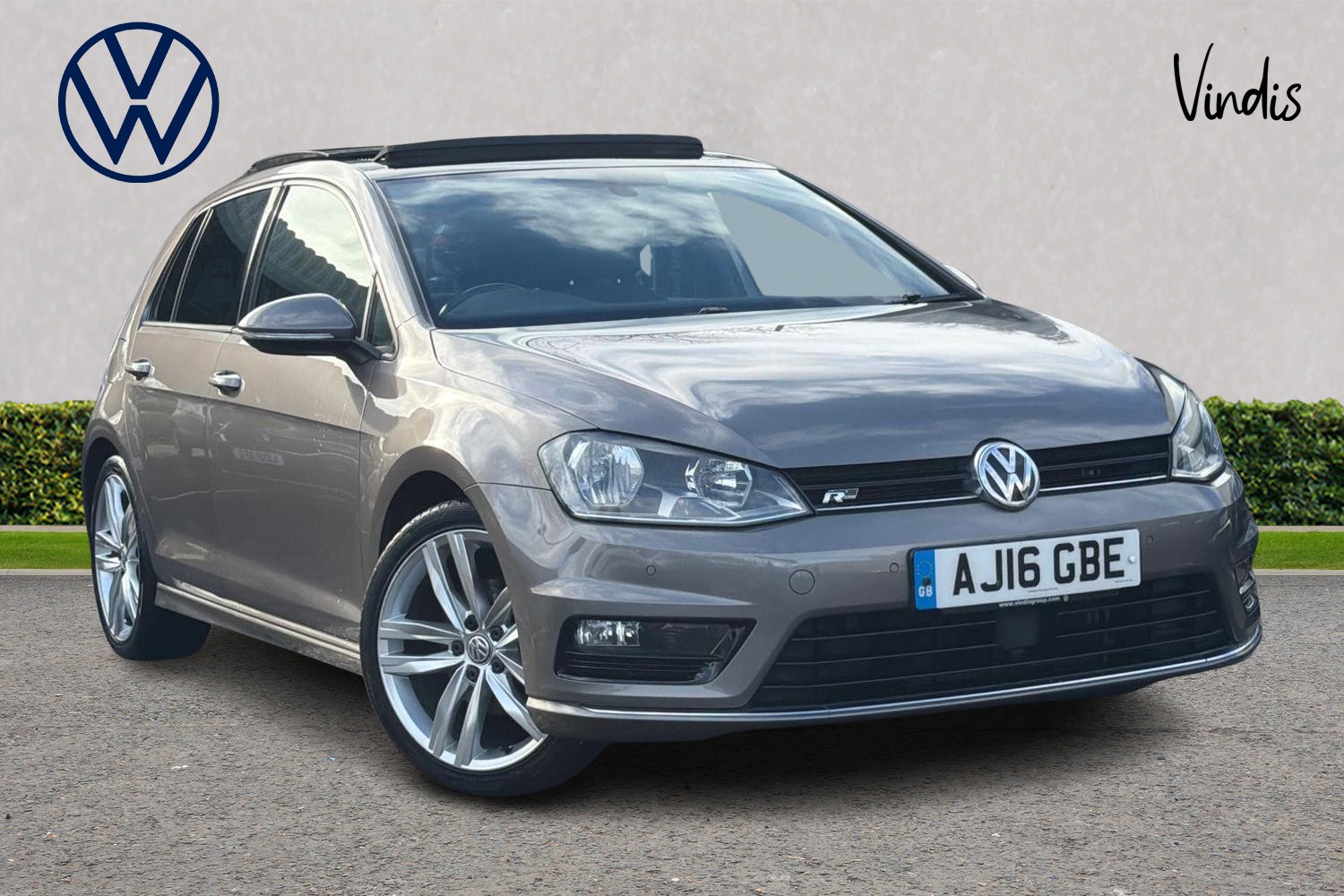 Main listing image - Volkswagen Golf