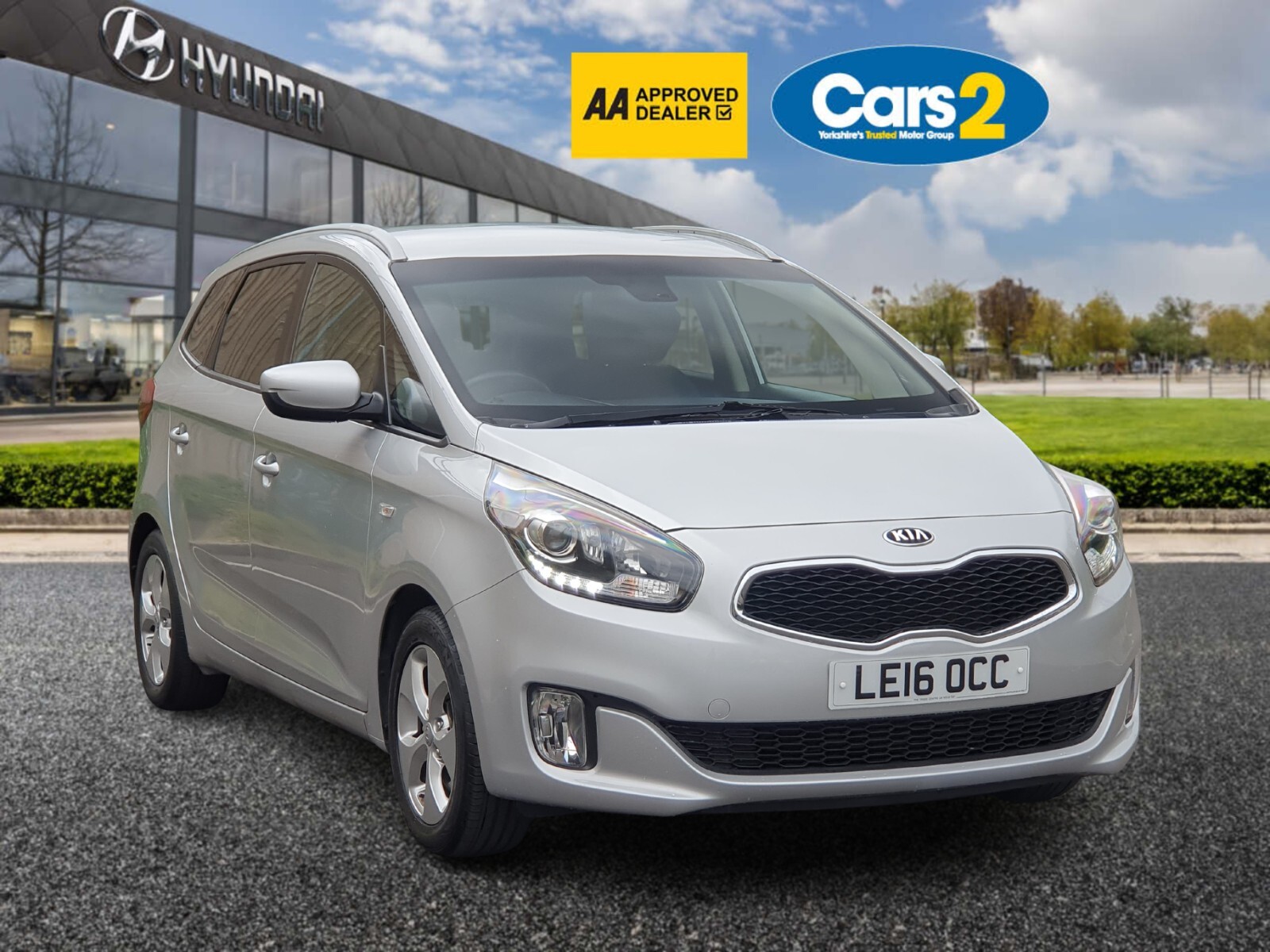 Main listing image - Kia Carens