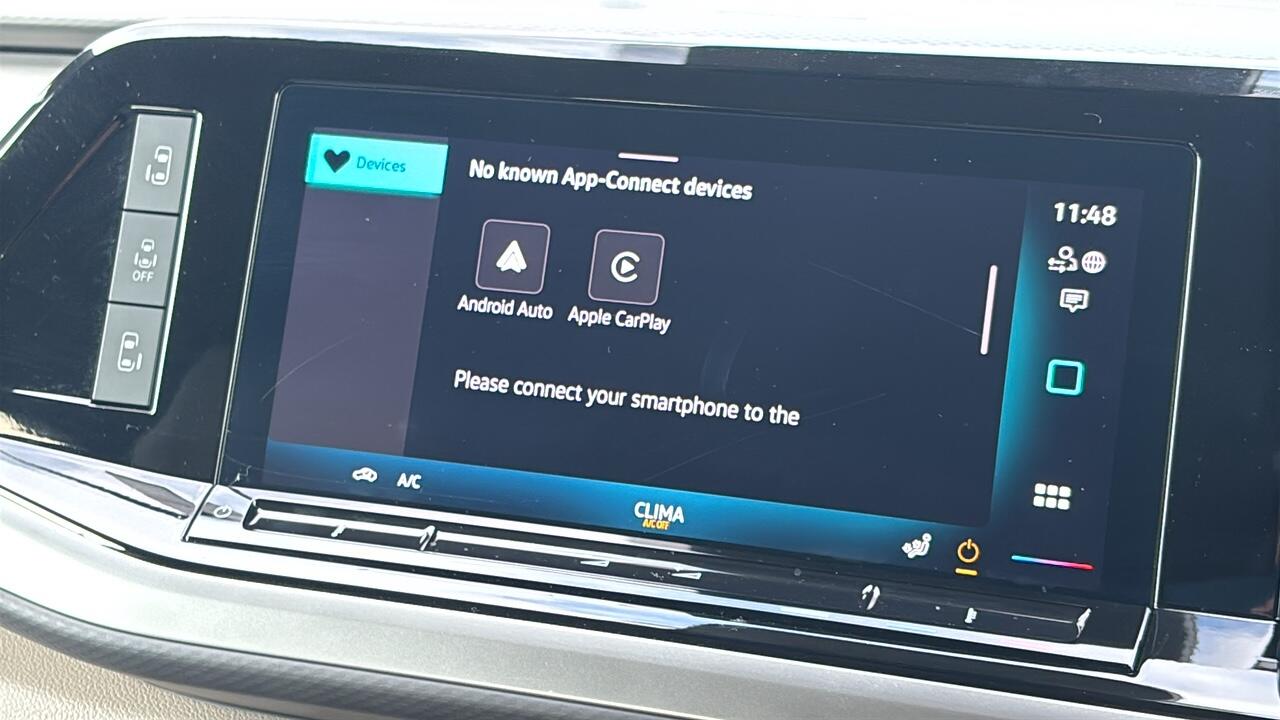 Main listing image - Volkswagen Multivan