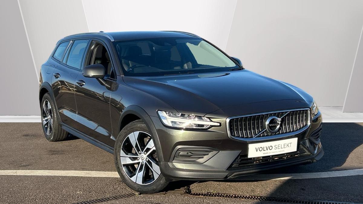 Main listing image - Volvo V60 Cross Country