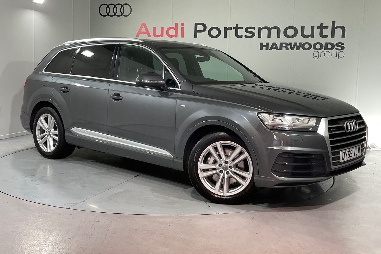 Main listing image - Audi Q7