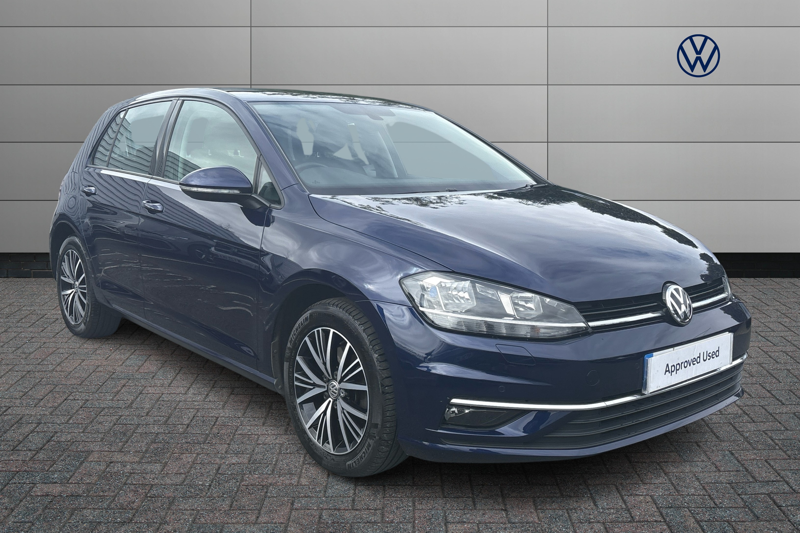 Main listing image - Volkswagen Golf
