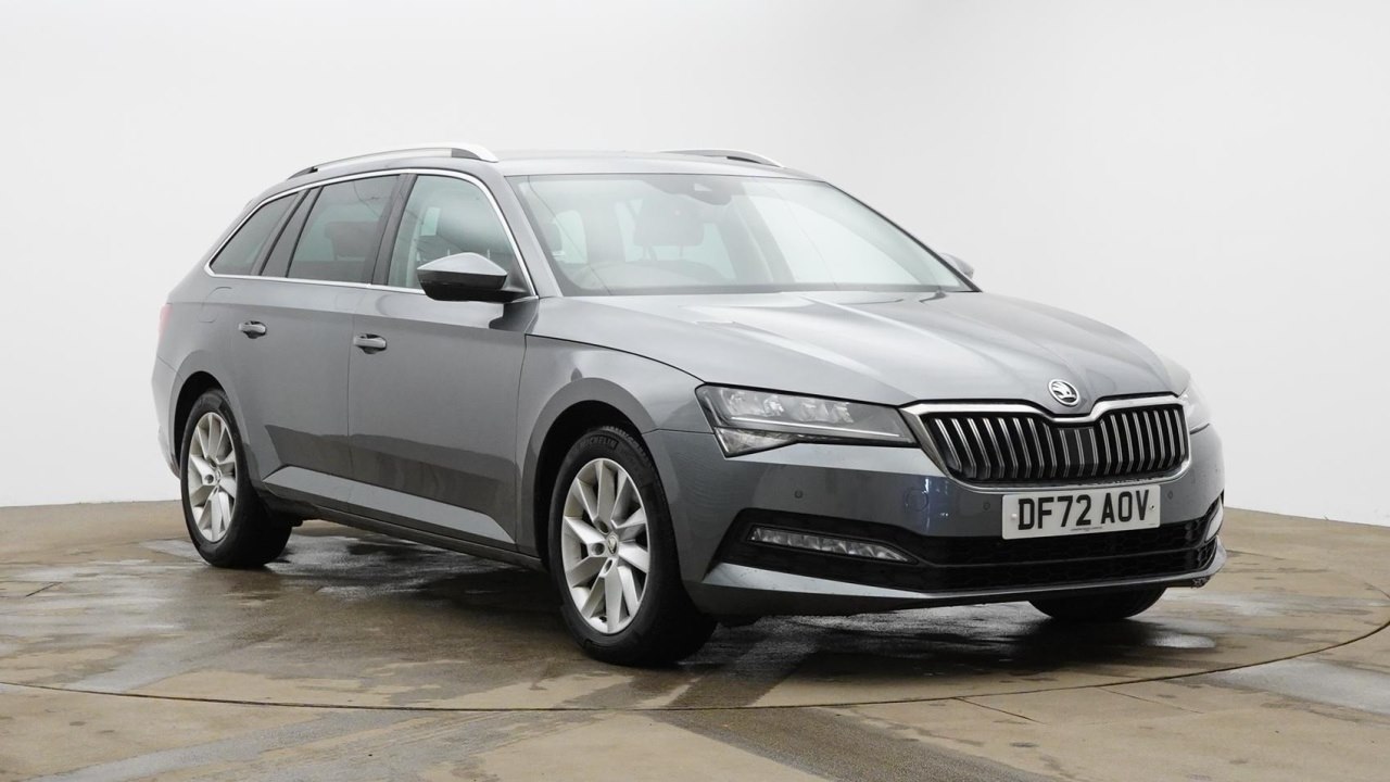 Main listing image - Skoda Superb Estate