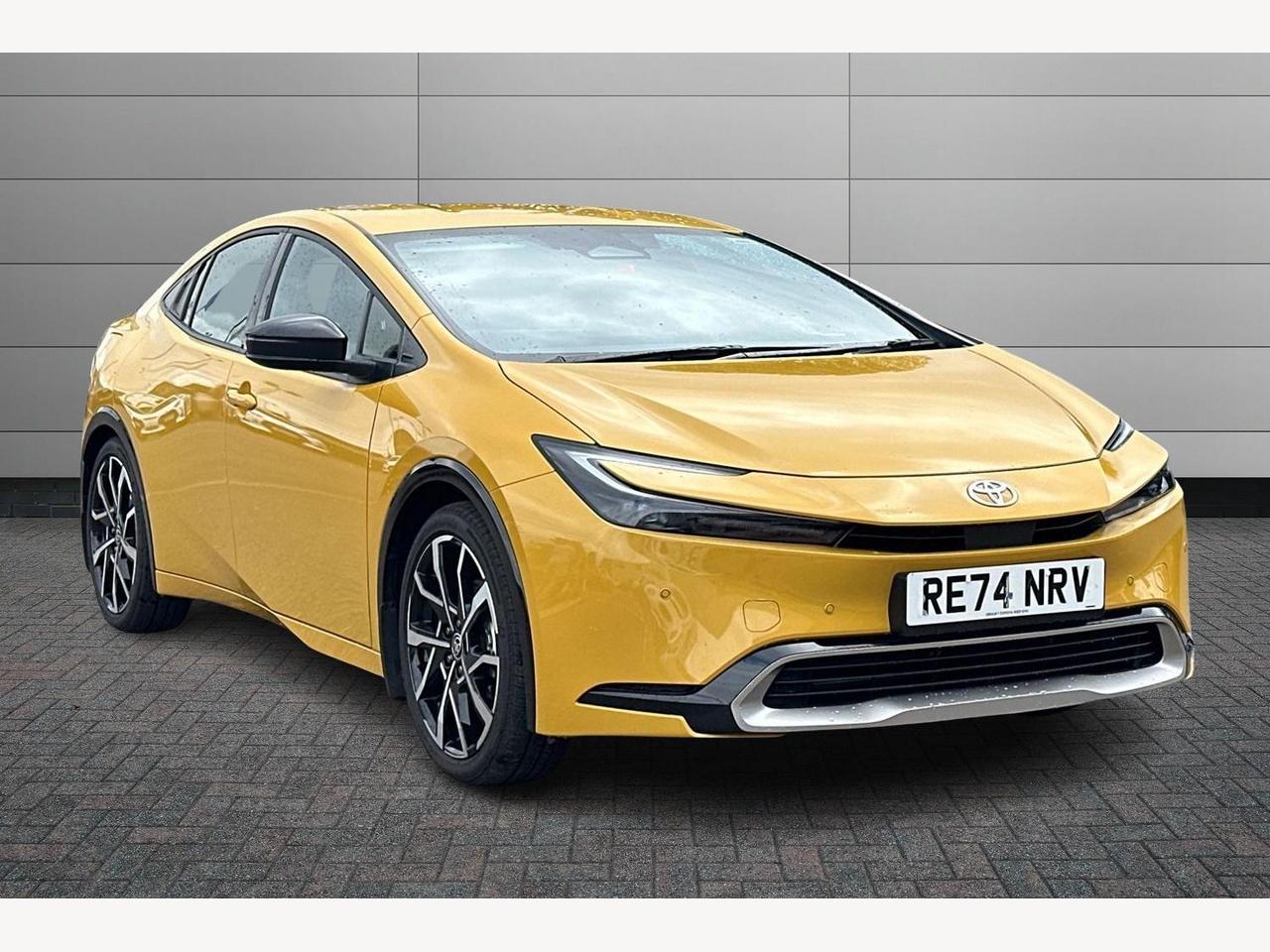 Main listing image - Toyota Prius Plug-In